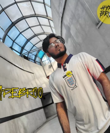 England 1998 home jersey front view half sleeve with Umbro design